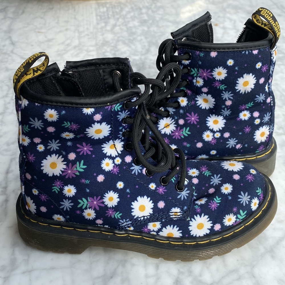 🌼Rare Dr. Martens Air Wair Flower Boots Size 13 (31 EU)